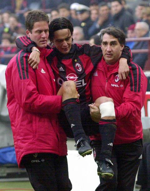 Il 2 dicembre 2001 Inzaghi si fa male contro il Chievo. 